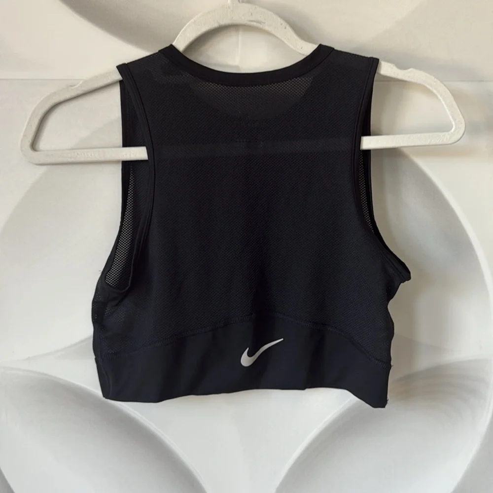 Nike Women's Black Mesh Crop Top! - Picture 3 of 6